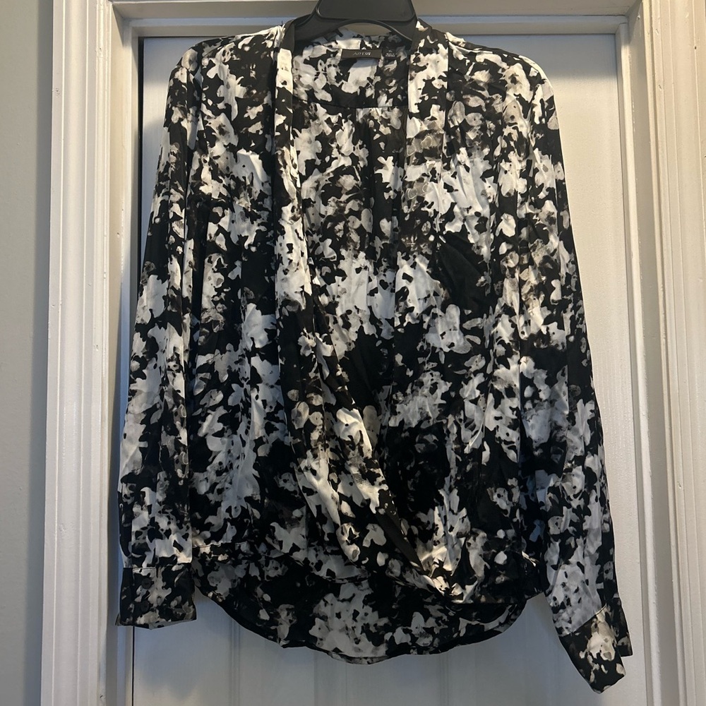 Apt. 9 Monochrome Floral Blouse